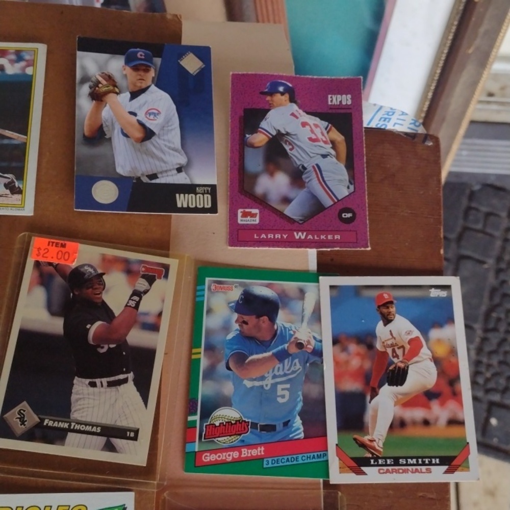 Assorted Baseball Trading Cards Collection - Picture 3 of 5